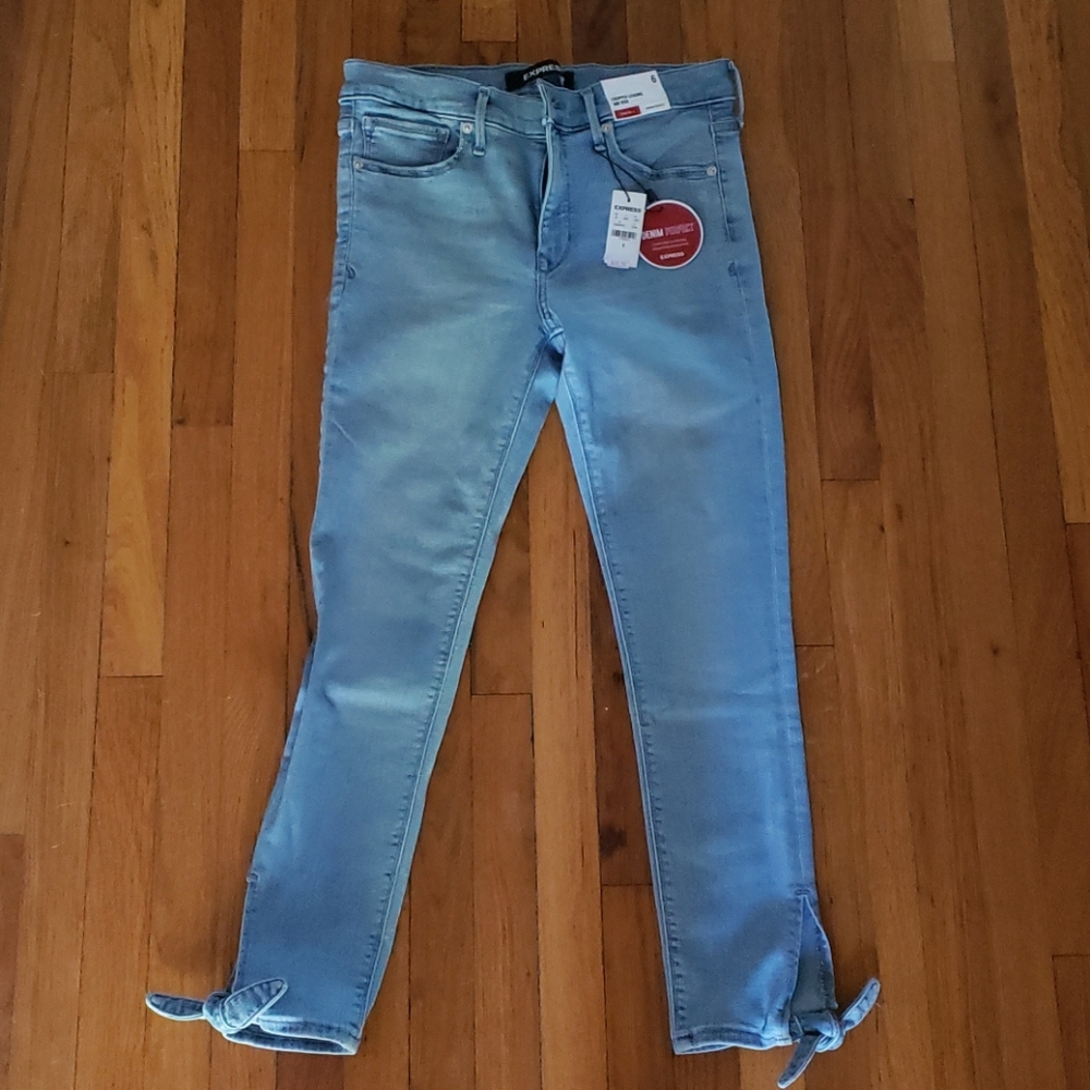 NWT mid rise jean